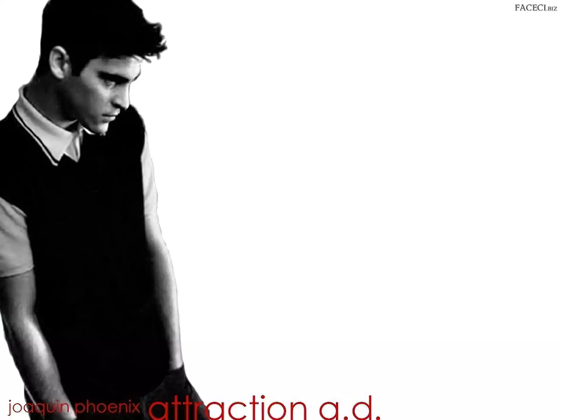 Joaquin Phoenix, czarna kamizelka